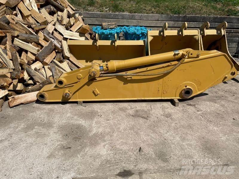 CAT 320 Bras et Godet