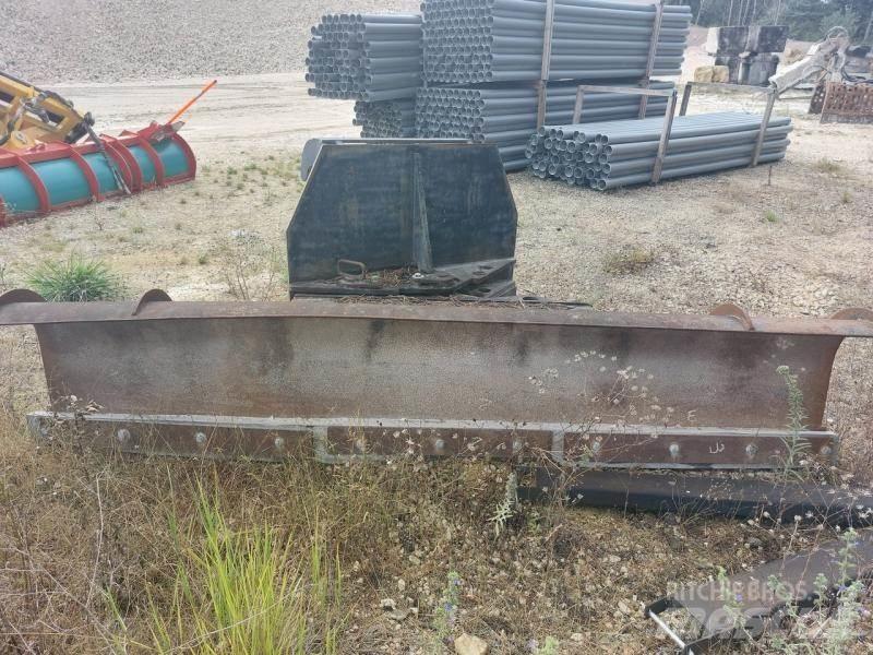 CAT 938 Chasse neige