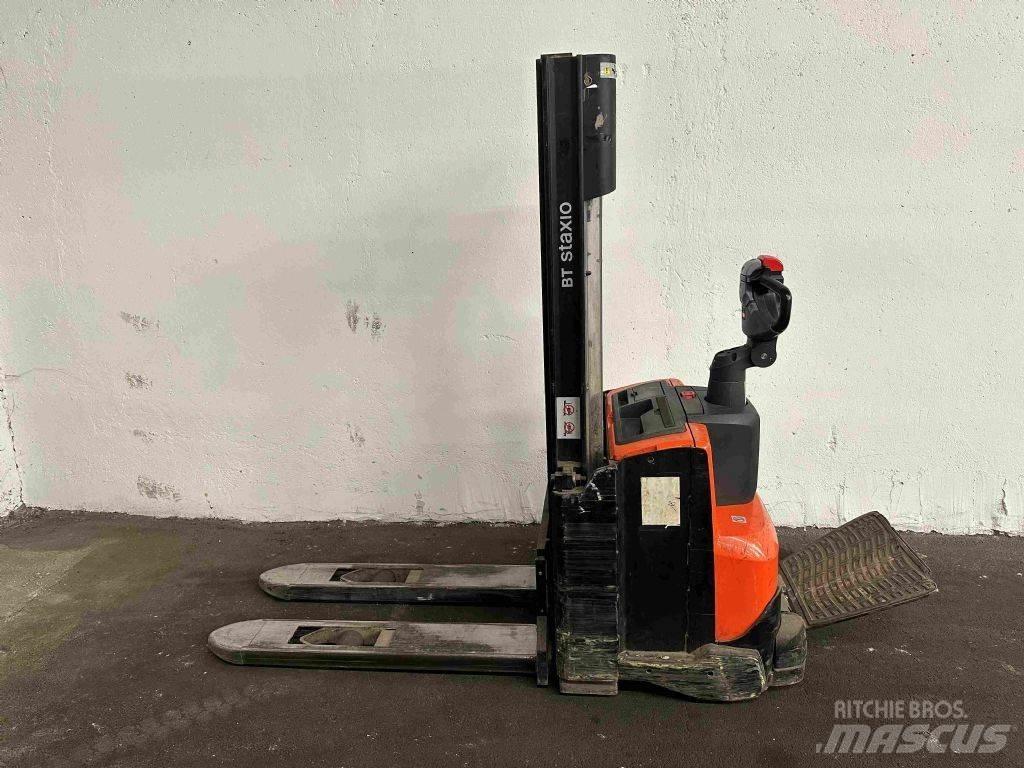 BT SWE 100 Gerbeur accompagnant