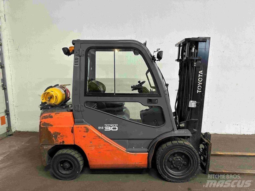 Toyota 02-8FGF30 Chariots GPL