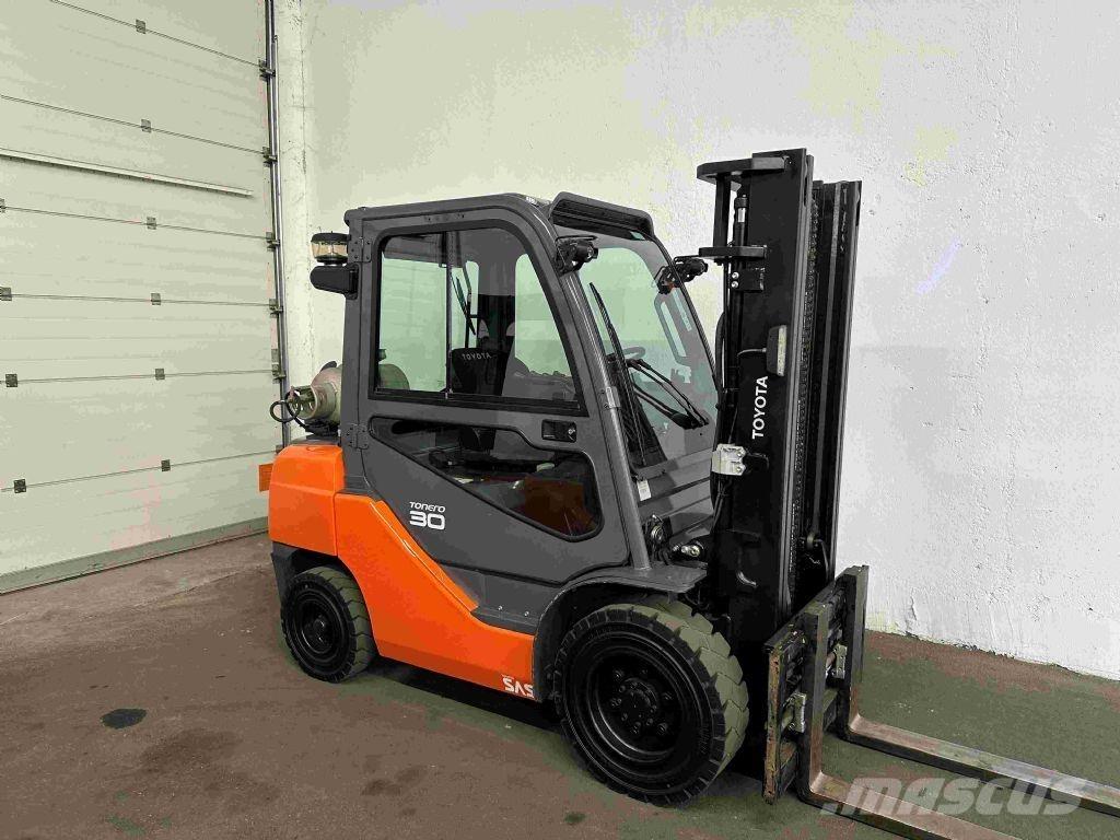 Toyota 02-8FGF30 Chariots GPL