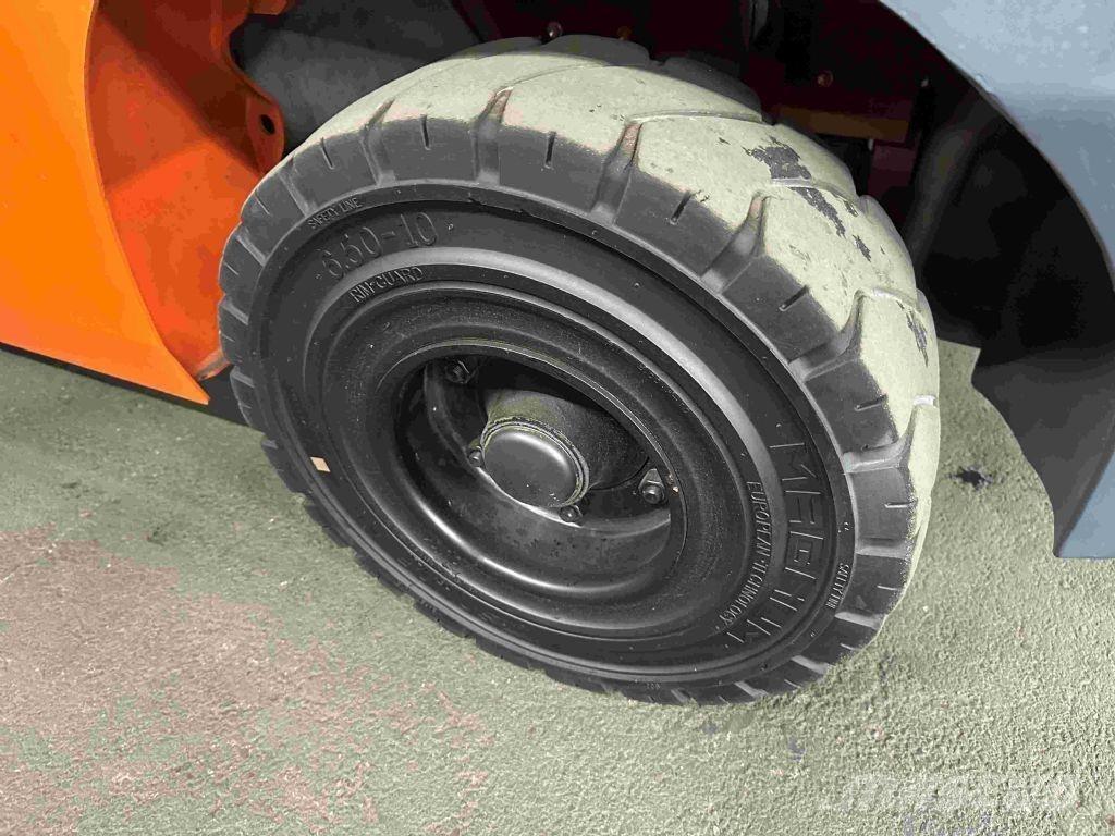 Toyota 02-8FGF30 Chariots GPL