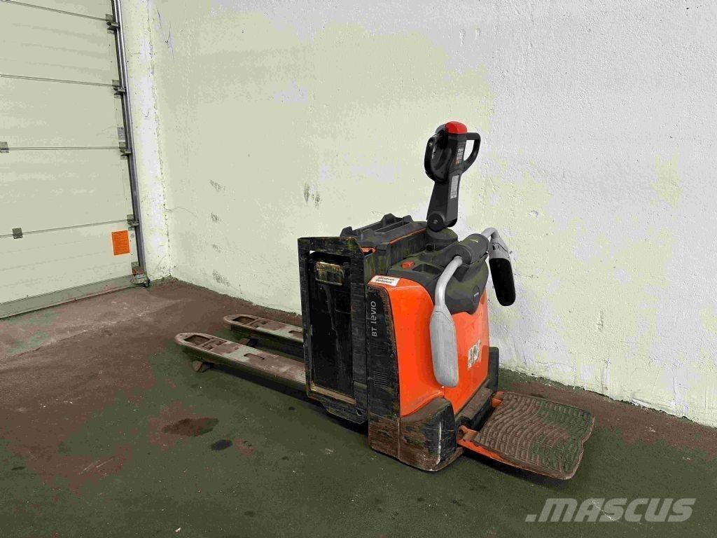 Toyota LPE 200 Transpalette accompagnant