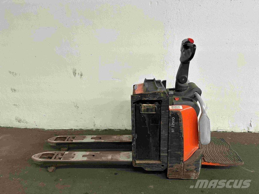 Toyota LPE 200 Transpalette accompagnant