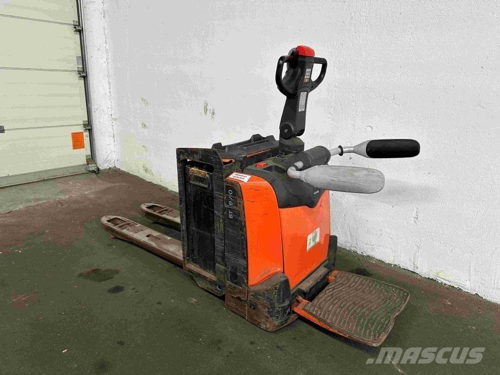 Toyota LPE 200 Transpalette accompagnant