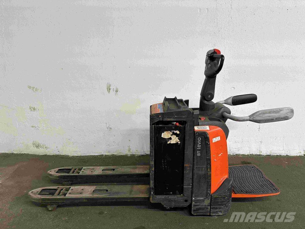 Toyota LPE 200 Transpalette accompagnant