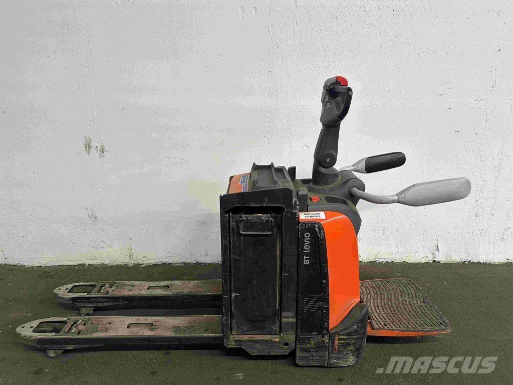 Toyota LPE 200 Transpalette accompagnant