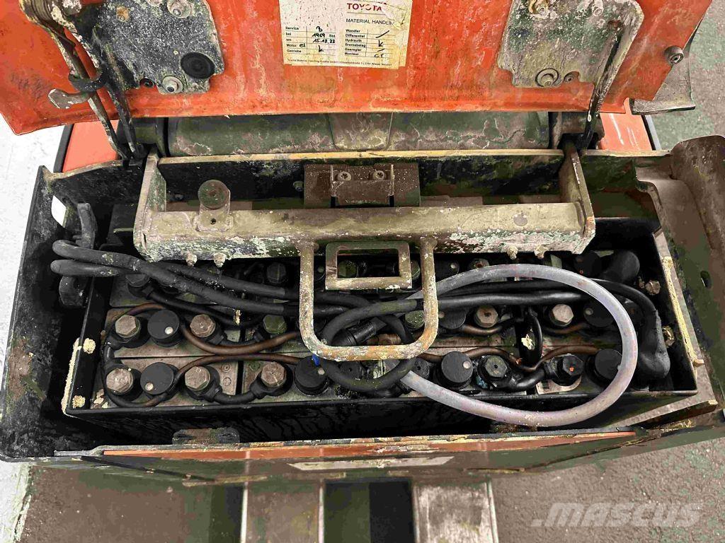 Toyota LPE 200 Transpalette accompagnant