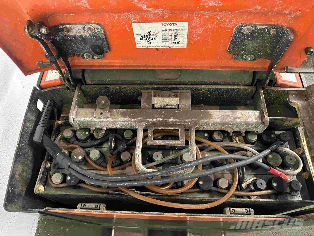 Toyota LPE 200 Transpalette accompagnant