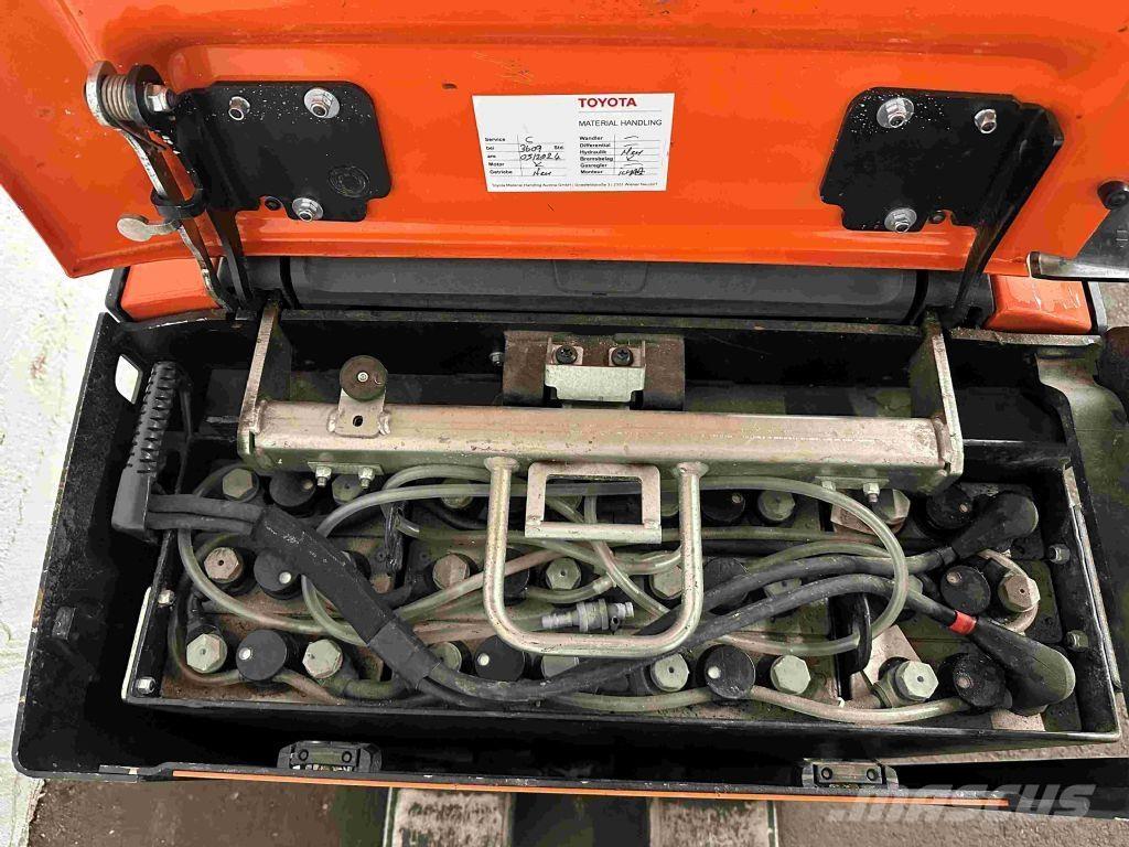 Toyota LPE 200 Transpalette accompagnant