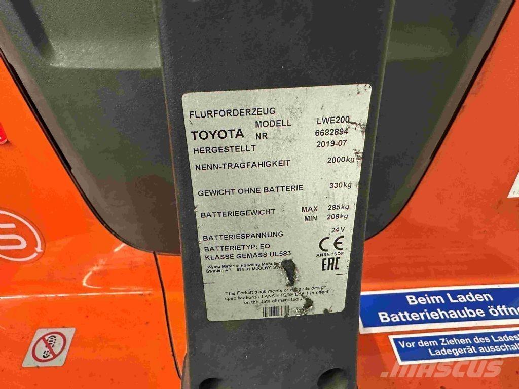 Toyota LWE 200 Transpalette accompagnant