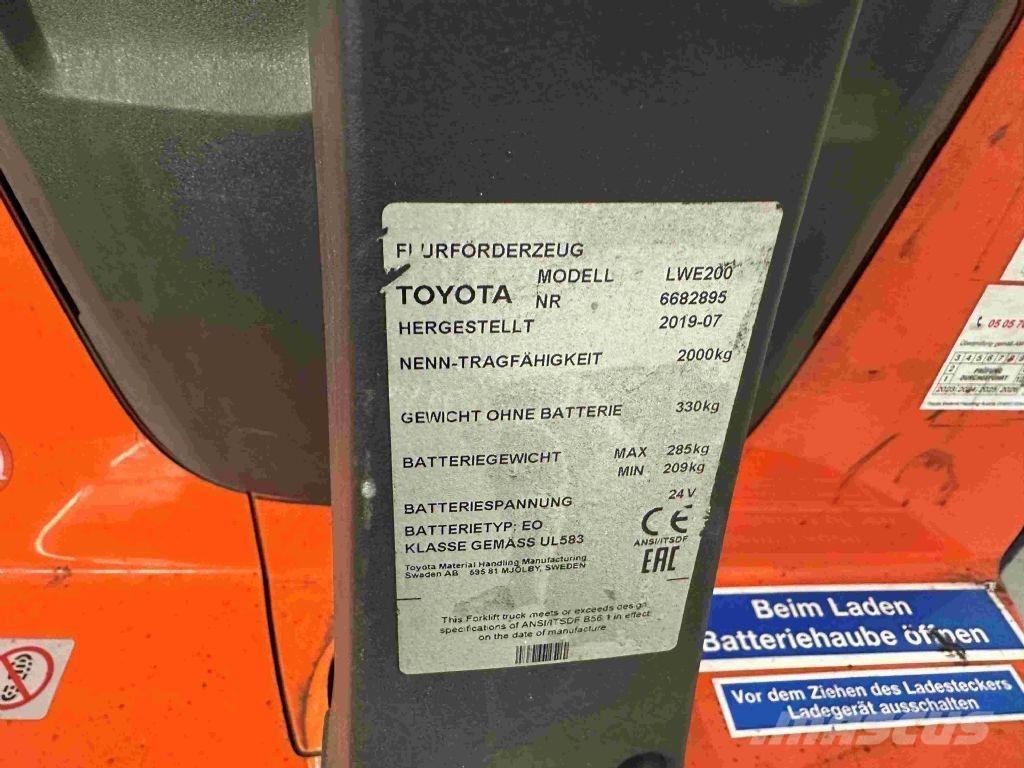 Toyota LWE 200 Transpalette accompagnant
