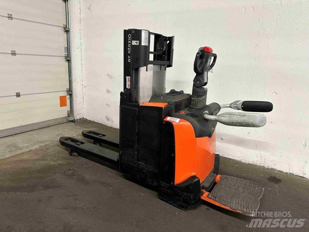 Toyota SPE 200 DN Gerbeur accompagnant