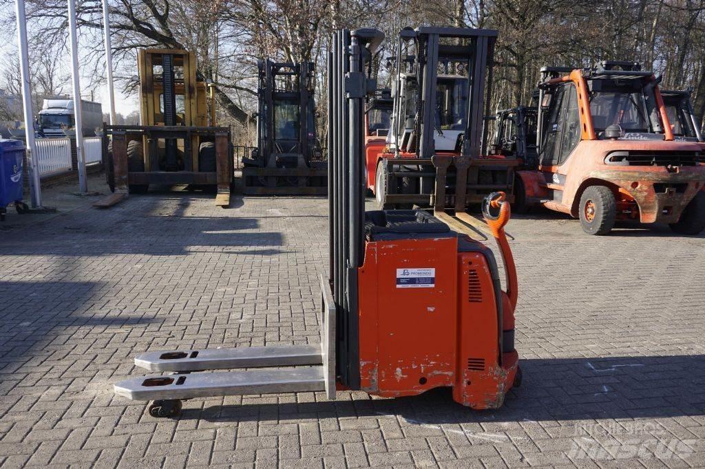 Linde D12 Gerbeur accompagnant