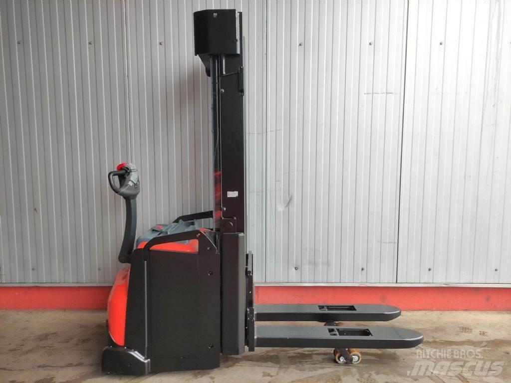 BT SWE160L Gerbeur accompagnant