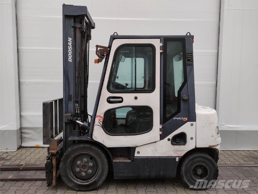 Doosan D25S-5 Chariots diesel
