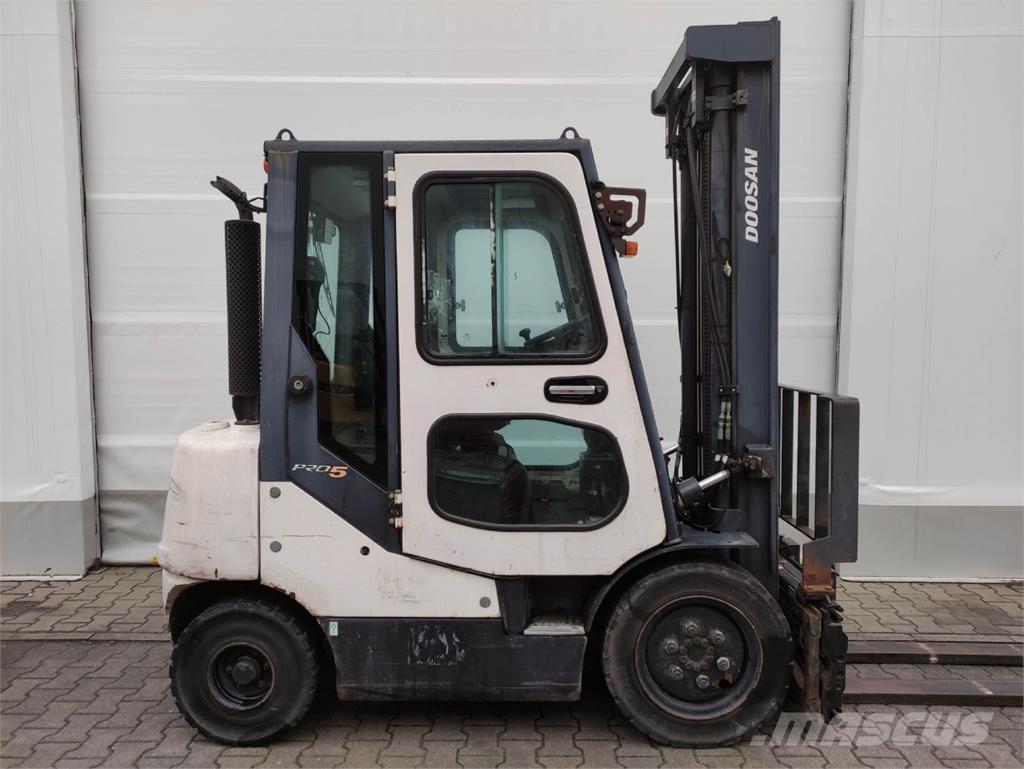 Doosan D25S-5 Chariots diesel