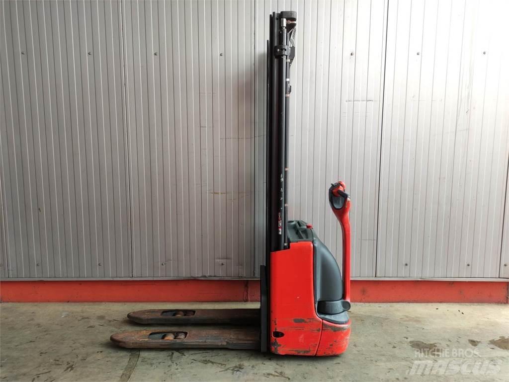 Linde L12 Gerbeur accompagnant