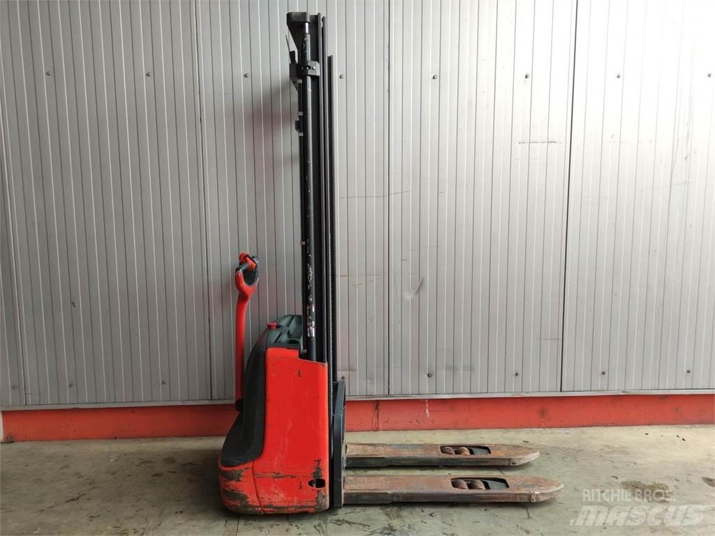 Linde L12 Gerbeur accompagnant