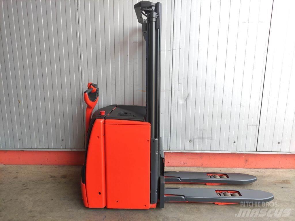 Linde L14i Gerbeur accompagnant
