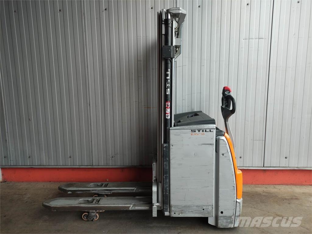 Still EXV 16i Gerbeur accompagnant