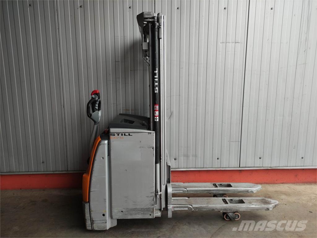 Still EXV 16i Gerbeur accompagnant