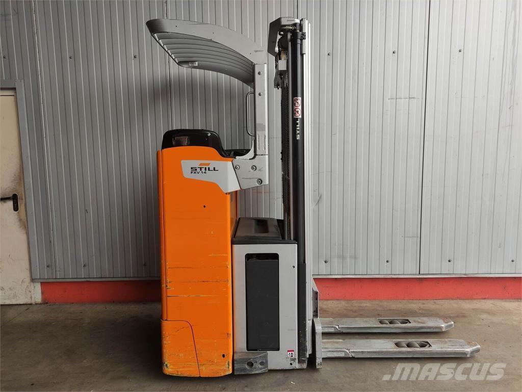 Still FXV 14 Gerbeur accompagnant