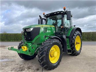John Deere 6215R