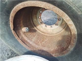 Valmet 890 24x26,5