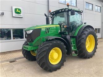 John Deere 6215R