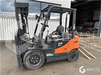 Doosan G25E-5