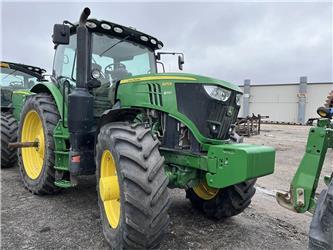 John Deere 6215R