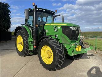John Deere 6215R