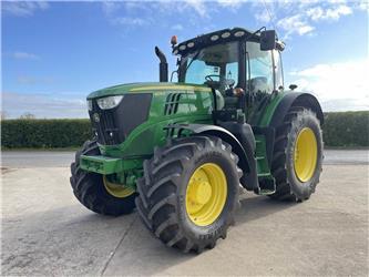 John Deere 6215R