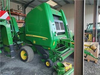 John Deere 854