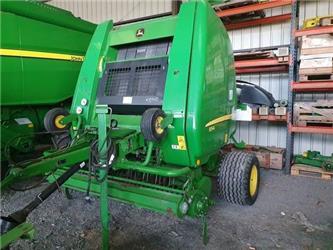 John Deere 854