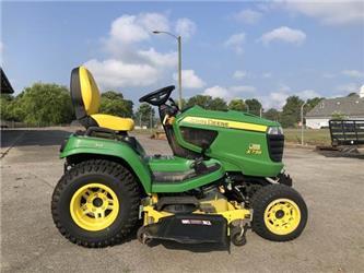 John Deere X738