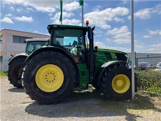 John Deere 6215 R