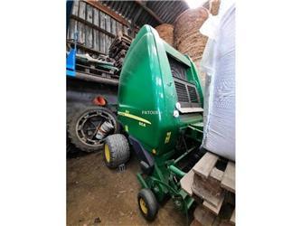 John Deere 864
