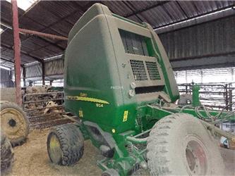 John Deere 864