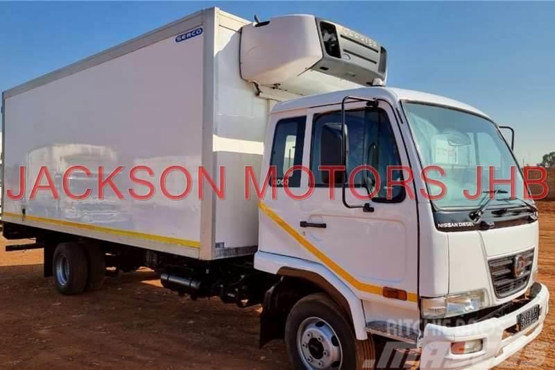 Nissan UD60 WITH INSULATED BODY AND CARRIER FRIDGE UNIT Autre camion