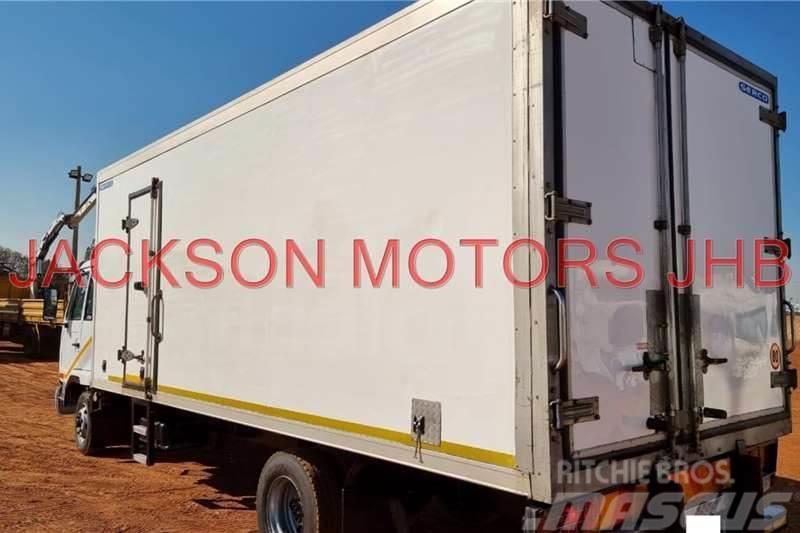Nissan UD60 WITH INSULATED BODY AND CARRIER FRIDGE UNIT Autre camion