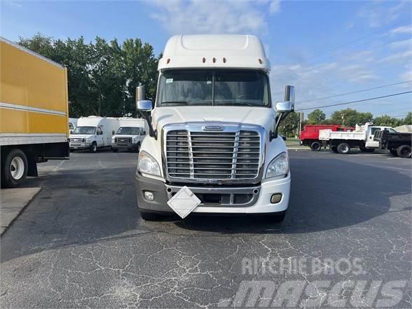 Freightliner CASCADIA 113 Camion Fourgon