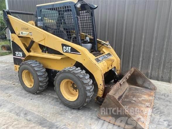 CAT 252B Chargeuse compacte