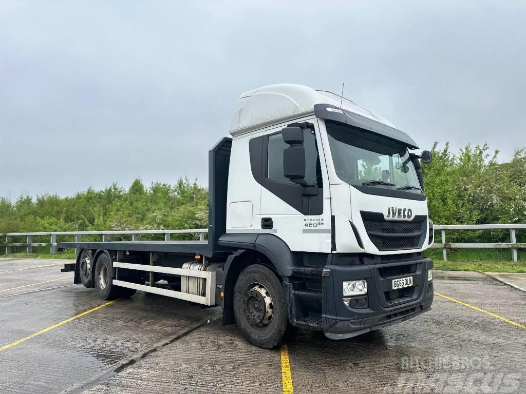 Iveco Stralis 420 High Roof Sleeper 6x2 Flatbed Camion à rideaux coulissants (PLSC)