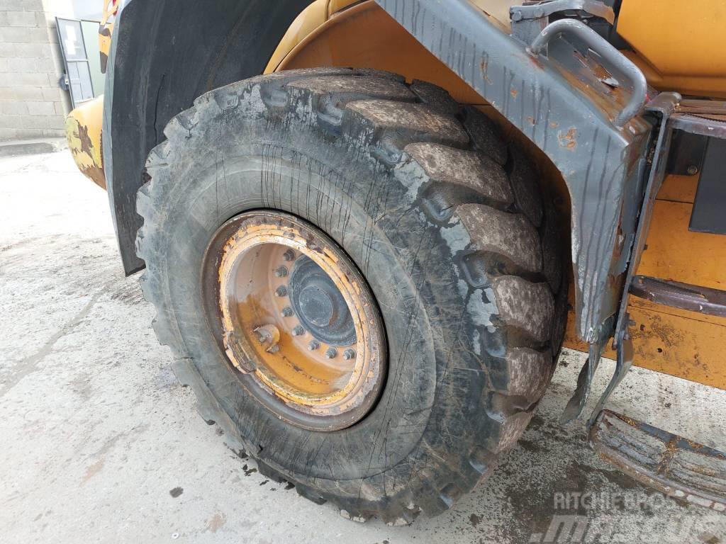 CASE 821 FXR Chargeuse sur pneus