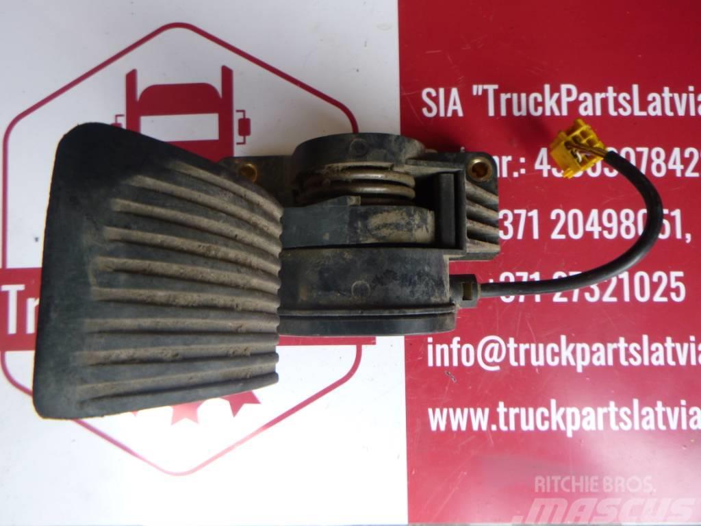 Mercedes-Benz Actros 18.43 Gas pedal 941 300 0104 Cabines