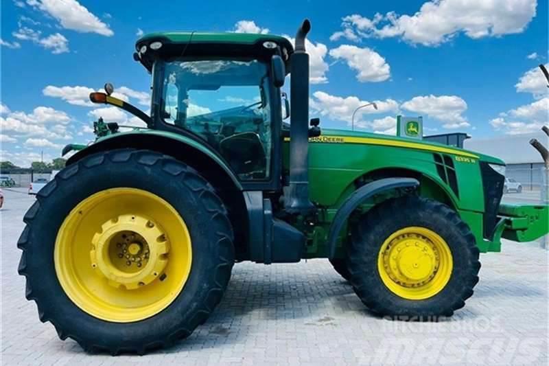 John Deere 8335R Tracteur