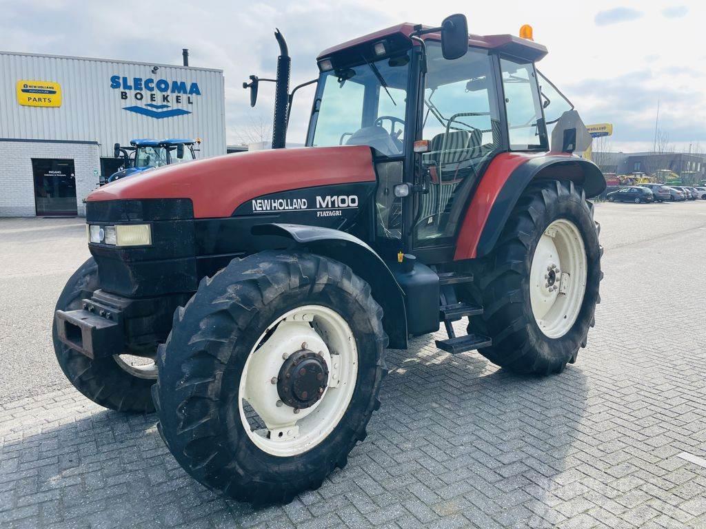 New Holland M100 Dual Command Tracteur