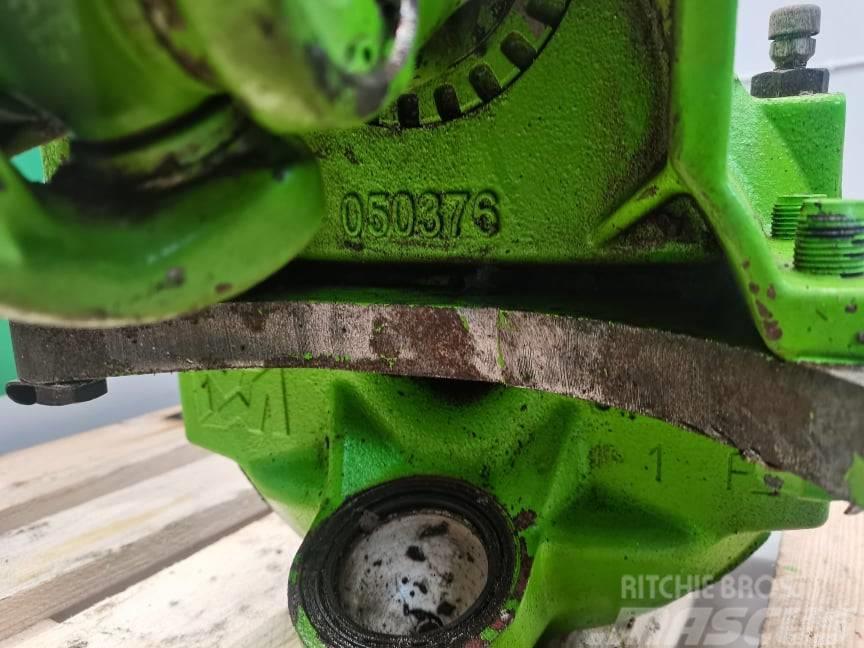 Merlo P 34.7 {050376  front right crossover Essieux